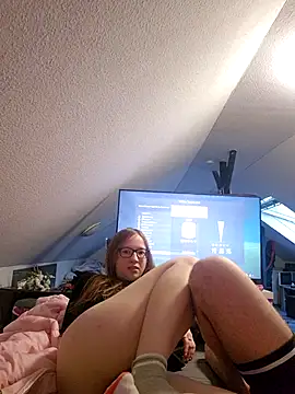 Snapshot of Freaky-Doll chatting on May 23, 7:18 pm Freaky-Doll online show from May 23, 7:18 pm