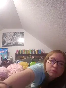 Snapshot of Freaky-Doll chatting on June 7, 7:17 pm Freaky-Doll online show from June 7, 7:17 pm