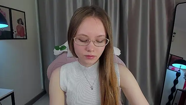 Snapshot of FloraLarsson chatting on May 15, 3:46 am FloraLarsson online show from May 15, 3:46 am