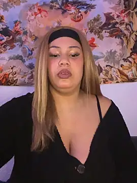 Snapshot of CurvyDusa chatting on May 11, 7:00 pm CurvyDusa online show from May 11, 7:00 pm