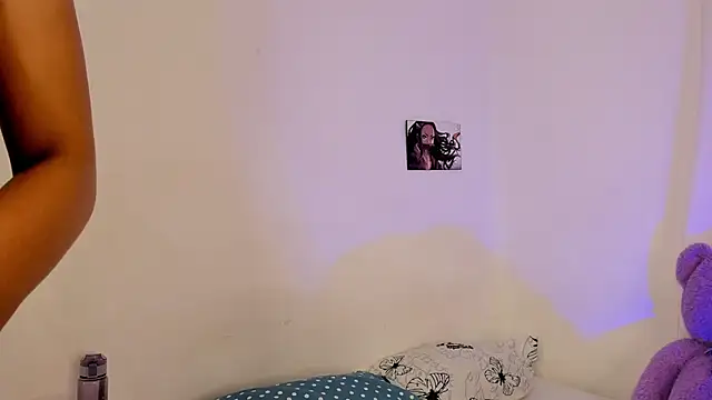 Snapshot of Violetta_cam_ chatting on June 5, 2:29 am Violetta cam online show from June 5, 2:29 am