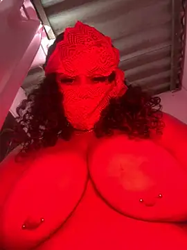 medusa mimada online show from April 29, 11:00 pm