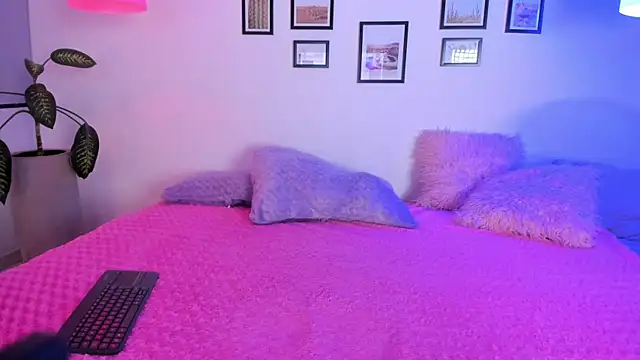 Snapshot of Kendaall_sweet chatting on June 4, 3:12 am Kendaall sweet online show from June 4, 3:12 am