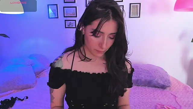 Snapshot of Kendaall_sweet chatting on June 19, 3:22 am Kendaall sweet online show from June 19, 3:22 am