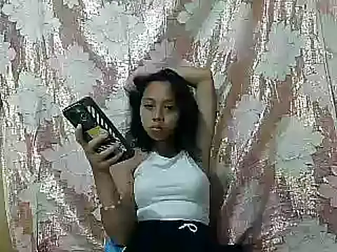 Snapshot of Yours_AsianPinayGirl18 chatting on May 2, 12:21 pm Yours AsianPinayGirl18 online show from May 2, 12:21 pm