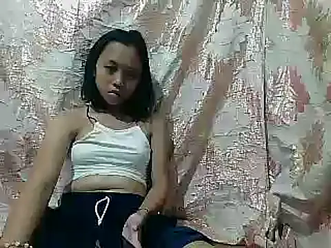 Snapshot of Yours_AsianPinayGirl18 chatting on May 3, 12:27 am Yours AsianPinayGirl18 online show from May 3, 12:27 am