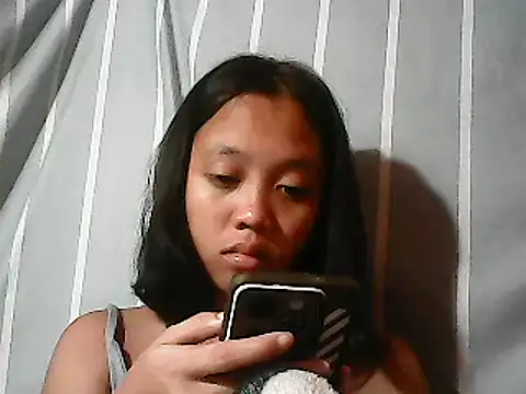 Snapshot of Yours_AsianPinayGirl18 chatting on June 4, 10:27 pm Yours AsianPinayGirl18 online show from June 4, 10:27 pm
