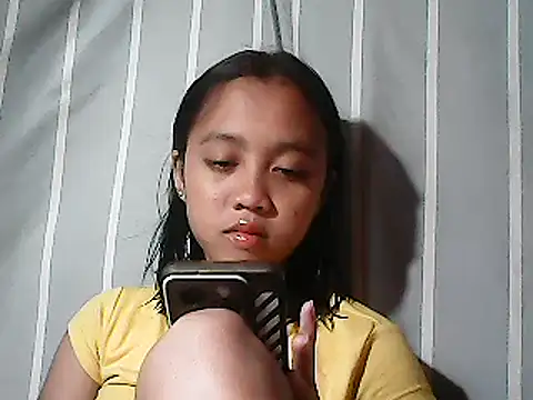 Snapshot of Yours_AsianPinayGirl18 chatting on June 5, 9:15 am Yours AsianPinayGirl18 online show from June 5, 9:15 am