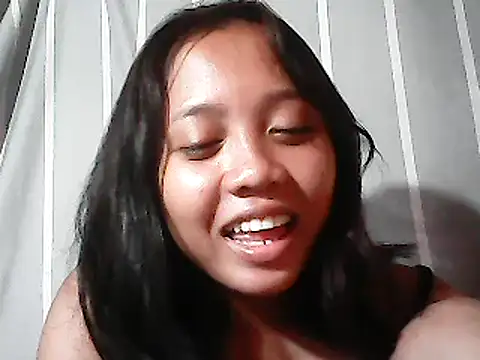 Snapshot of Yours_AsianPinayGirl18 chatting on June 11, 12:43 am Yours AsianPinayGirl18 online show from June 11, 12:43 am