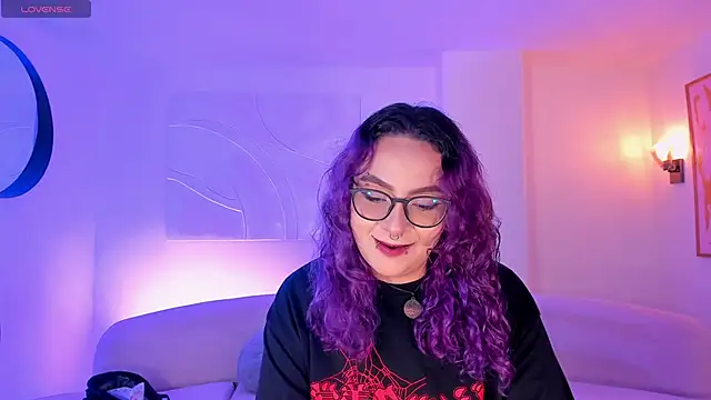 Snapshot of LoiseHarper chatting on June 2, 2:35 am LoiseHarper online show from June 2, 2:35 am