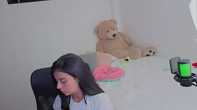Snapshot of valerihouse_ chatting on June 18, 12:22 am valerihouse online show from June 18, 12:22 am