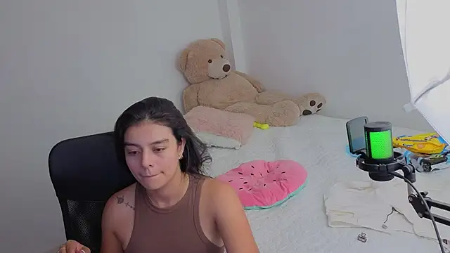 Snapshot of valerihouse_ chatting on July 8, 2:27 am valerihouse online show from July 8, 2:27 am