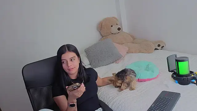 Snapshot of valerihouse_ chatting on July 12, 2:02 am valerihouse online show from July 12, 2:02 am