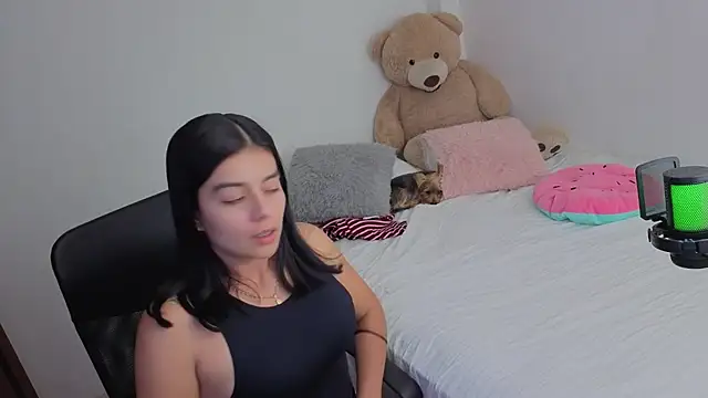 Snapshot of valerihouse_ chatting on July 23, 1:41 am valerihouse online show from July 23, 1:41 am