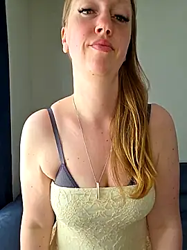 SweetGermanAlina online show from May 1, 1:16 pm