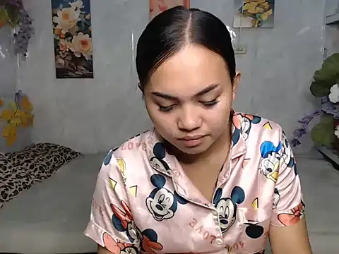 Snapshot of ur_asiankat chatting on July 17, 10:14 pm ur asiankat online show from July 17, 10:14 pm