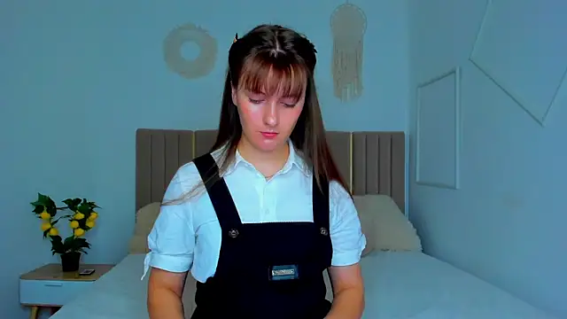 Snapshot of Cutie_blushh chatting on May 11, 6:30 am Cutie blushh online show from May 11, 6:30 am