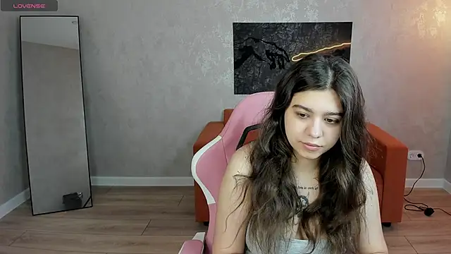 Trisha Moore online show from May 26, 1:12 am