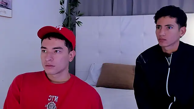Snapshot of Alejo-and-Thiago chatting on June 3, 12:19 pm Alejo-and-Thiago online show from June 3, 12:19 pm