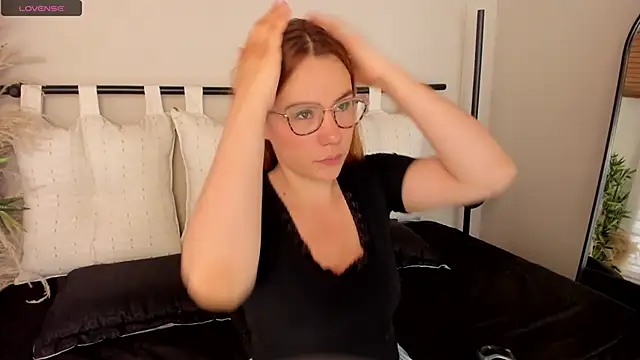 Snapshot of _zoe_3 chatting on June 2, 1:24 pm zoe 3 online show from June 2, 1:24 pm