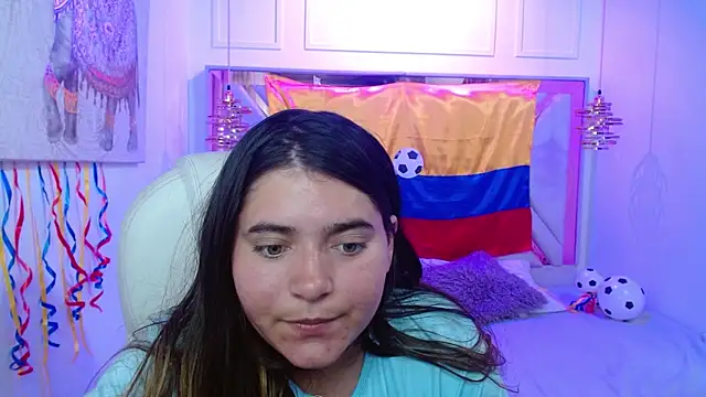 Laurha  online show from July 1, 7:35 pm