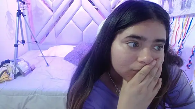 Laurha  online show from July 9, 7:29 pm