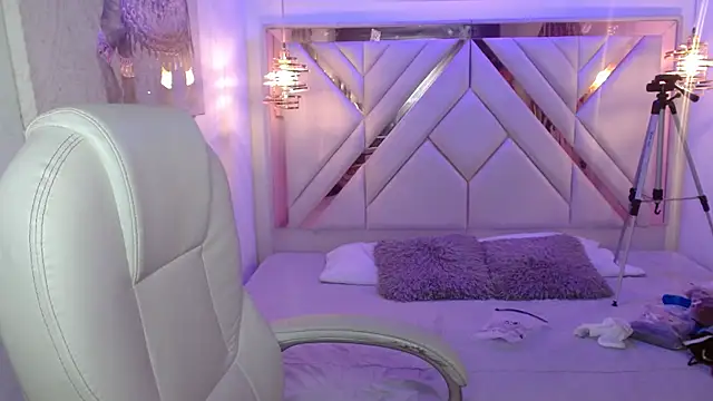 Laurha  online show from July 11, 7:38 pm