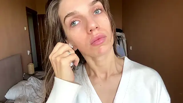 Snapshot of TrishIsaac chatting on May 12, 6:32 am TrishIsaac online show from May 12, 6:32 am