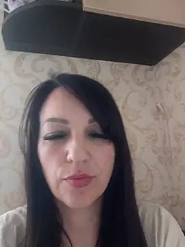 MalvikaLov online show from May 4, 3:30 pm