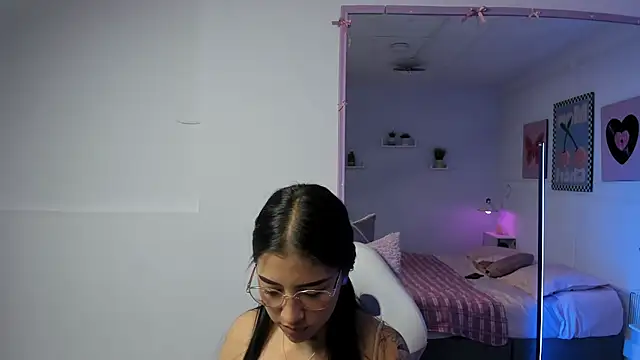 Sharon Adamss online show from June 4, 7:31 pm
