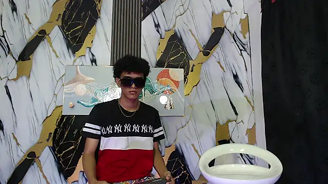 Snapshot of GOLDEN_2026 chatting on May 6, 7:19 pm GOLDEN 2026 online show from May 6, 7:19 pm