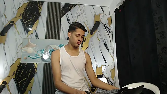 Snapshot of GOLDEN_2026 chatting on May 23, 7:29 pm GOLDEN 2026 online show from May 23, 7:29 pm