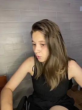 Snapshot of Blossom_Emily chatting on July 4, 4:02 pm Blossom Emily online show from July 4, 4:02 pm