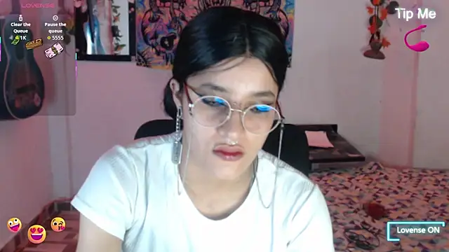 Snapshot of bastethott chatting on July 24, 11:03 pm bastethott online show from July 24, 11:03 pm
