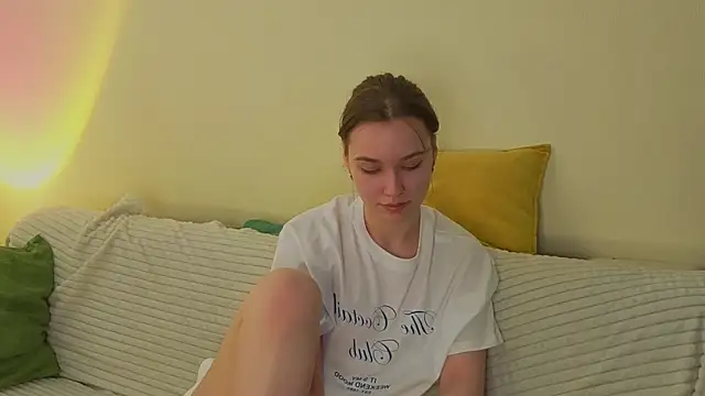 JolieDerringer online show from June 3, 7:33 am