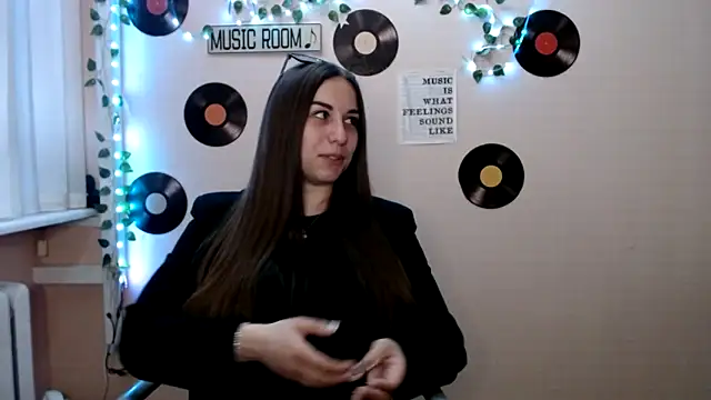 Cutie  Mia online show from May 4, 11:28 am