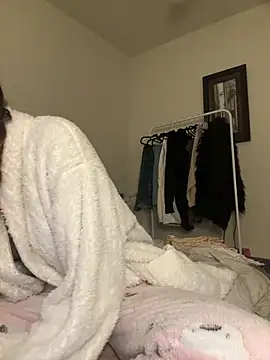 Snapshot of daisycollins chatting on May 6, 12:43 pm daisycollins online show from May 6, 12:43 pm