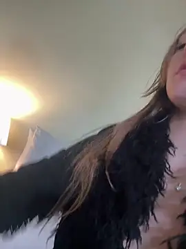 Snapshot of daisycollins chatting on May 26, 3:02 am daisycollins online show from May 26, 3:02 am