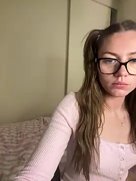 Snapshot of daisycollins chatting on June 12, 7:51 am daisycollins online show from June 12, 7:51 am