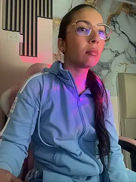 Snapshot of Julieth_ec chatting on August 8, 12:18 pm Julieth ec online show from August 8, 12:18 pm