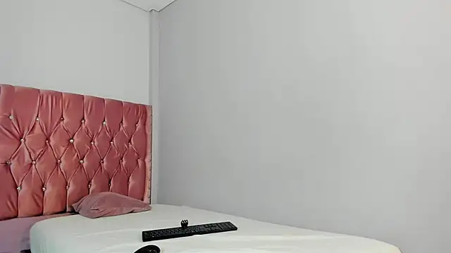 Snapshot of aisha_moore chatting on June 18, 7:29 pm aisha moore online show from June 18, 7:29 pm