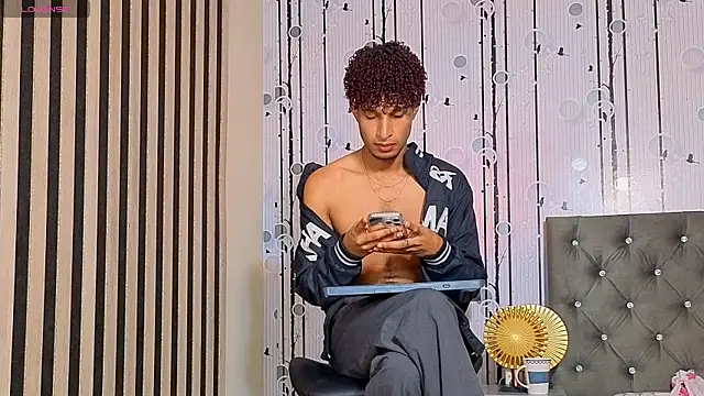 Snapshot of Alex_Bloom chatting on June 16, 7:16 pm Alex Bloom online show from June 16, 7:16 pm