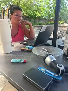 Snapshot of Madamebeton chatting on June 8, 8:20 pm Madamebeton online show from June 8, 8:20 pm