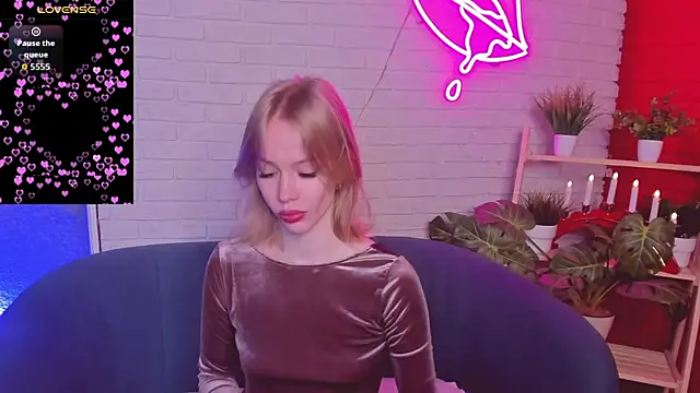 Poly Sweet online show from June 5, 5:14 am