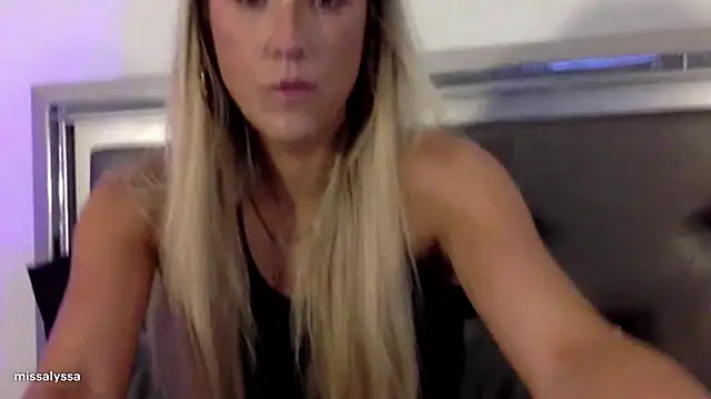 Snapshot of Misss_alyssaaa chatting on June 18, 4:02 am Misss alyssaaa online show from June 18, 4:02 am