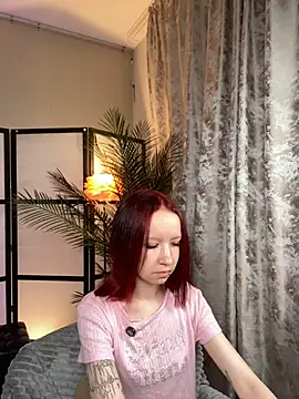 Snapshot of Mi_Mi_Mia chatting on August 4, 6:32 pm Mi Mi Mia online show from August 4, 6:32 pm