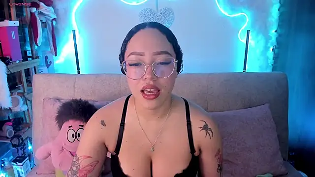 Snapshot of liz_martins1 chatting on July 21, 2:14 am liz martins1 online show from July 21, 2:14 am