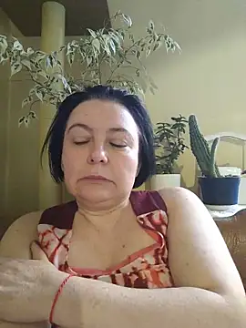 Snapshot of EmmaEmmy40 chatting on June 13, 5:33 pm EmmaEmmy40 online show from June 13, 5:33 pm
