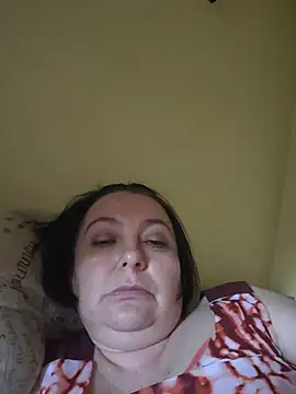 Snapshot of EmmaEmmy40 chatting on June 16, 5:04 pm EmmaEmmy40 online show from June 16, 5:04 pm