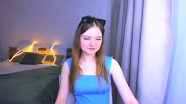 Snapshot of LookEva chatting on June 18, 4:13 am LookEva online show from June 18, 4:13 am